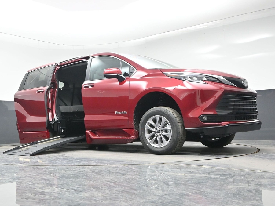 Red Toyota Sienna image number 15