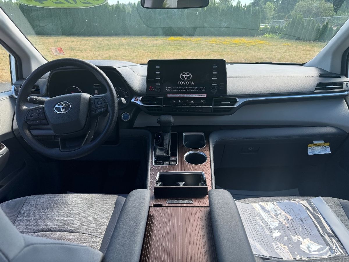 Wheelchair Van New 2024 Toyota Sienna STQ42702