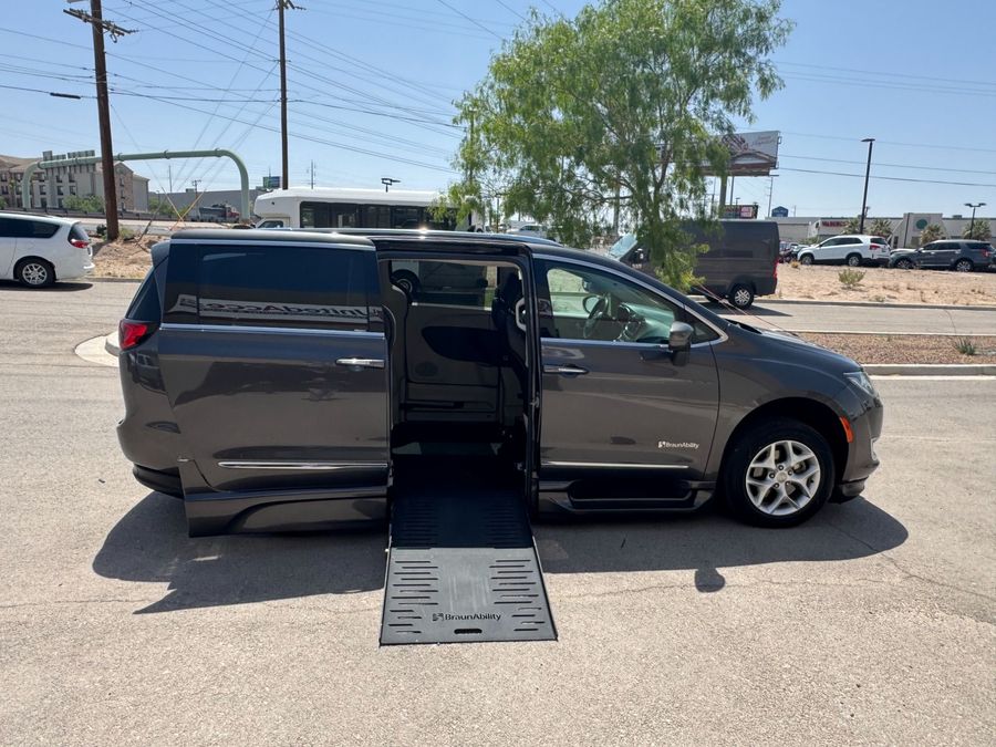 Used 2020 Chrysler Pacifica Touring L - BraunAbility Side Entry Entry Fold Out Automatic Ramp