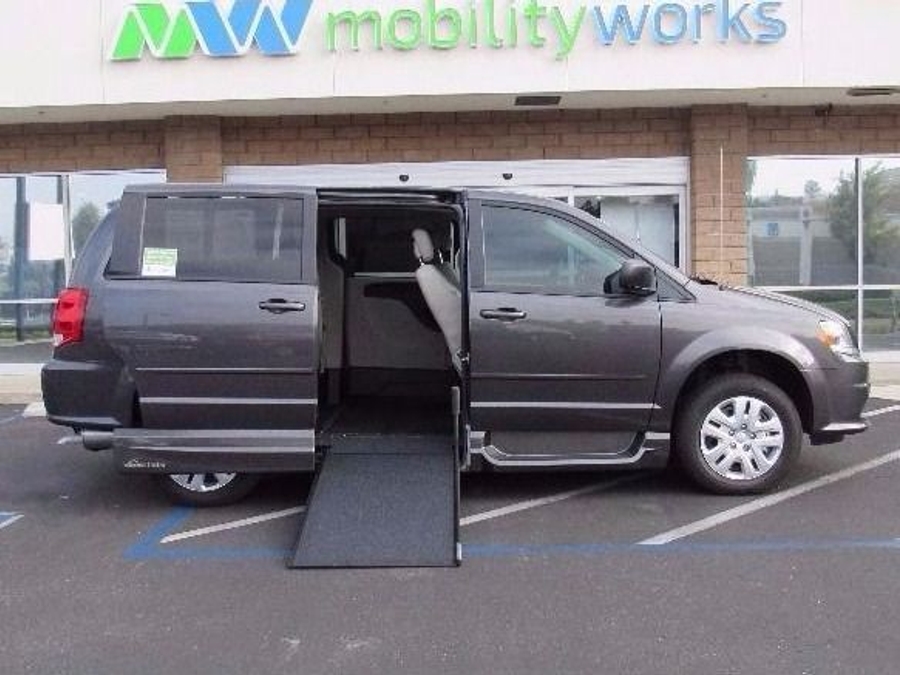 Grey Dodge Grand Caravan image number 5