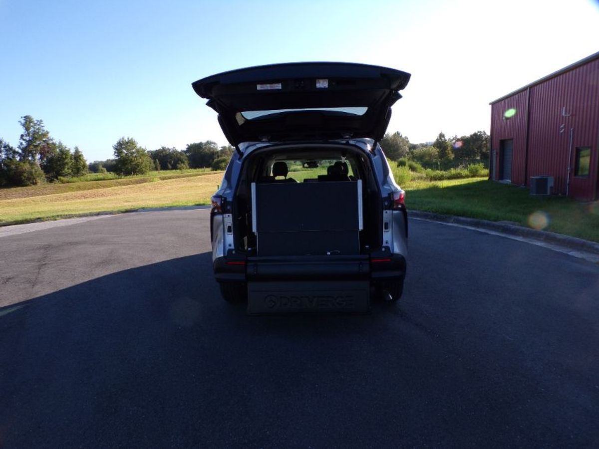 2024 TOYOTA SIENNA - Image 9