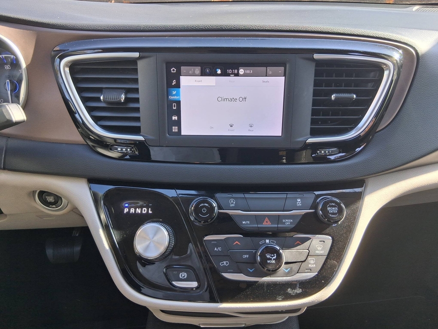  Chrysler Voyager image number 11