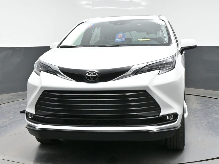 New 2026 Toyota Sienna Hybrid XLE Add - BraunAbility Side Entry Fold Out Automatic Ramp