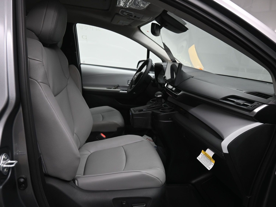 New 2026 Toyota Sienna Hybrid XLE Add - BraunAbility Side Entry Fold Out Automatic Ramp