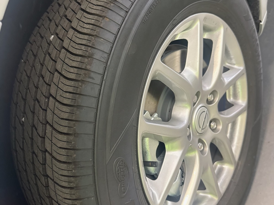 Silver Chrysler Voyager image number 15