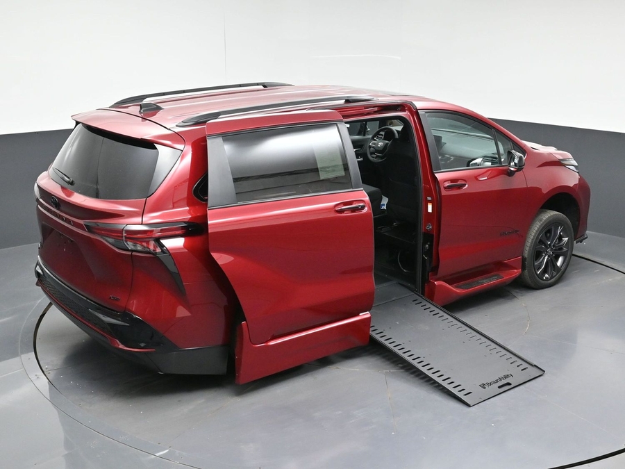New 2026 Toyota Sienna Hybrid XSE Sport - BraunAbility Side Entry In Floor Automatic Ramp