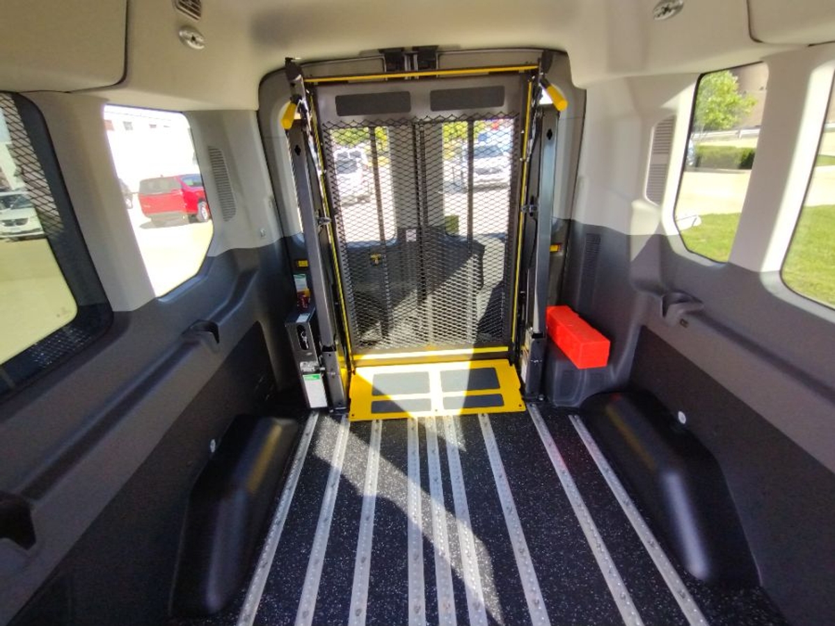 White Ford T350 image number 10