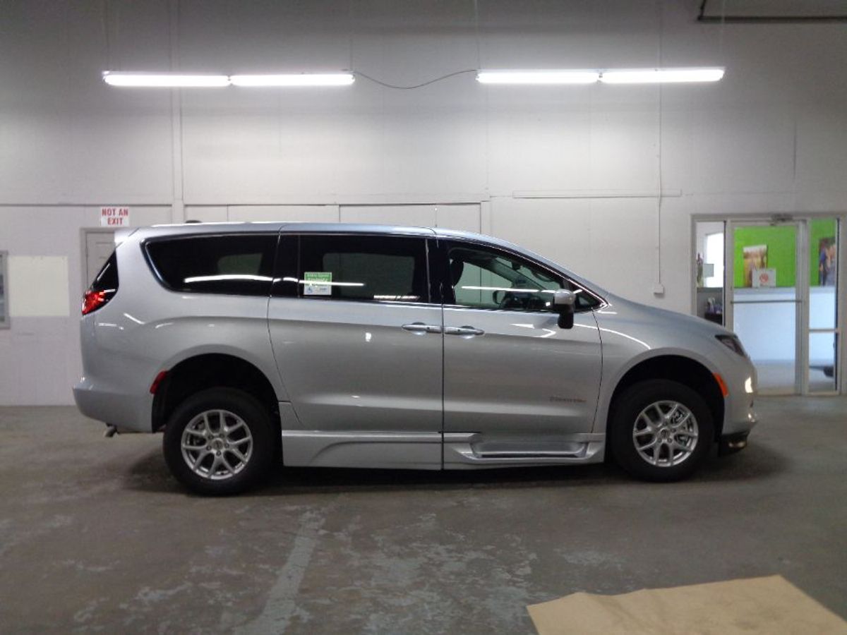 2023 CHRYSLER VOYAGER - Image 5