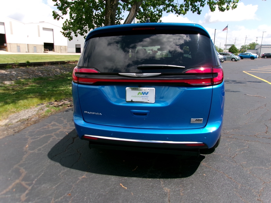 Blue Chrysler Pacifica image number 8