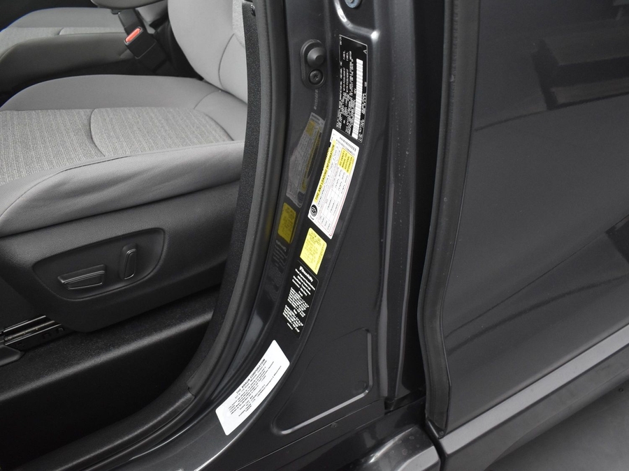 New 2025 Toyota Sienna Hybrid LE - BraunAbility Side Entry Entry Fold Out Automatic Ramp