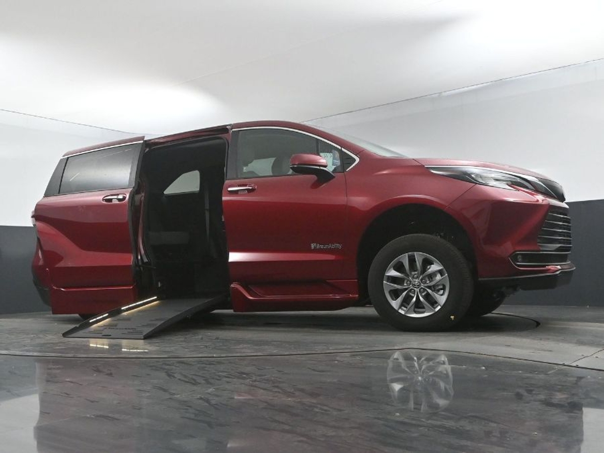 2025 TOYOTA SIENNA - Image 19