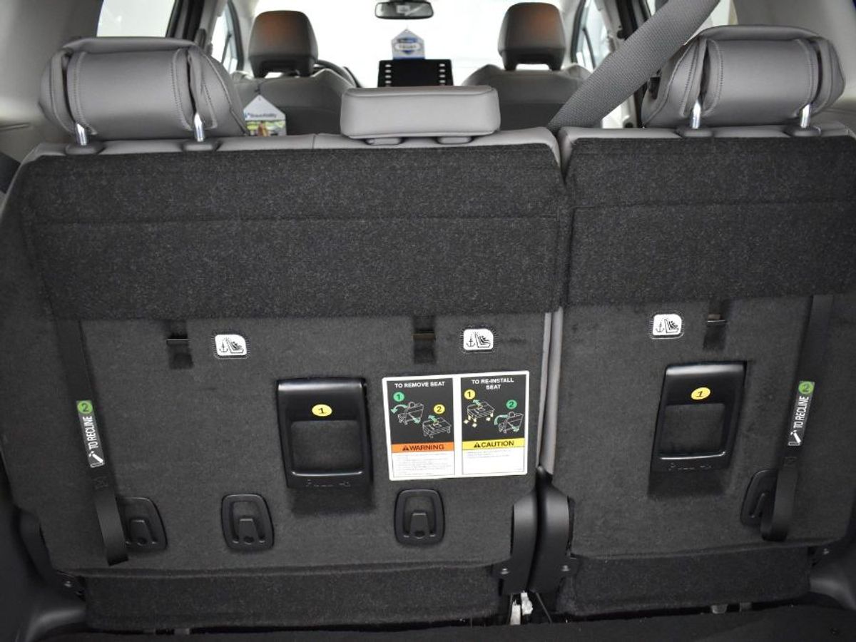 2023 Toyota Sienna XLE - Photo 7