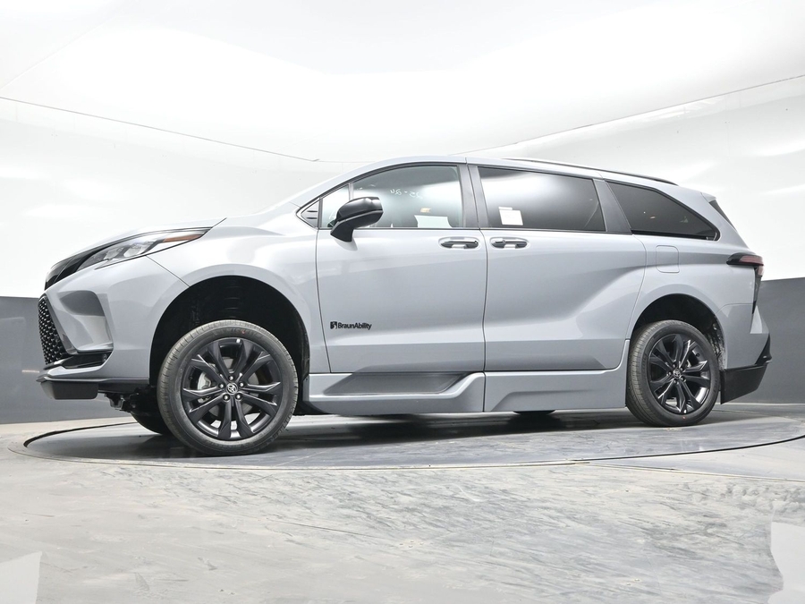 New 2026 Toyota Sienna Hybrid XSE Sport - BraunAbility Side Entry Entry In Floor Automatic Ramp