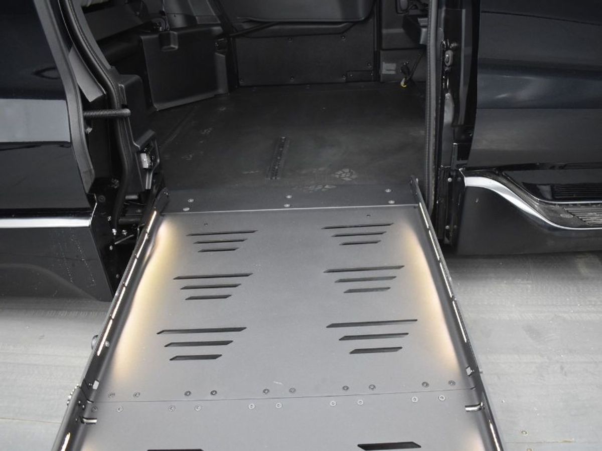 Black Toyota Sienna image number 2
