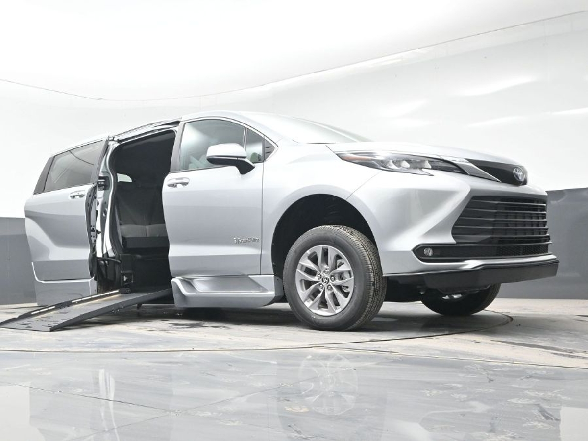 2025 TOYOTA SIENNA - Image 19