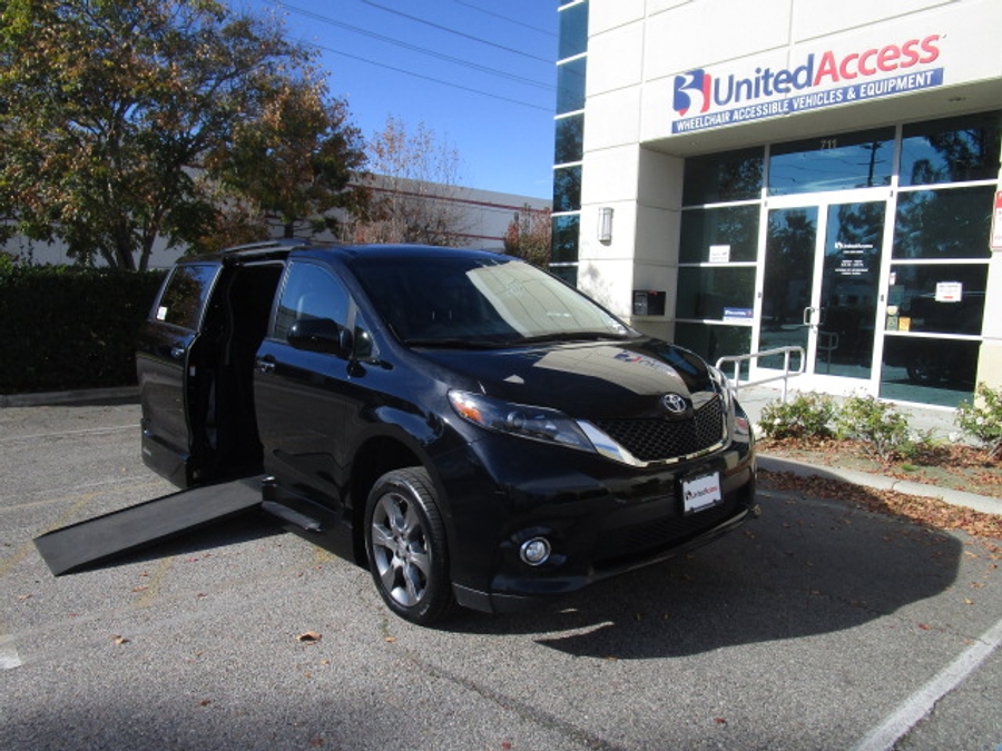 Used 2015 Toyota Sienna SE - VMI Side Entry Entry In Floor Automatic Ramp