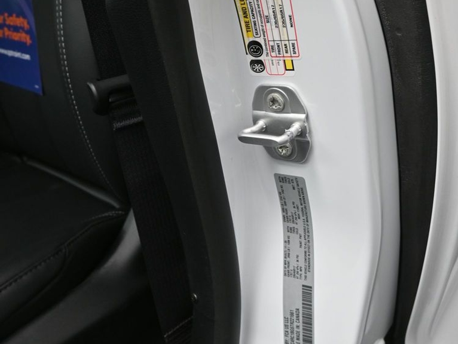 New 2026 Chrysler Pacifica Select Safety - BraunAbility Side Entry Entry Fold Out Automatic Ramp
