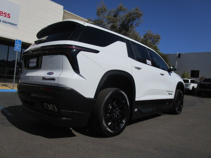 New 2026 Chevrolet Traverse 1LT Midnight - BraunAbility Side Entry In Floor Automatic Ramp