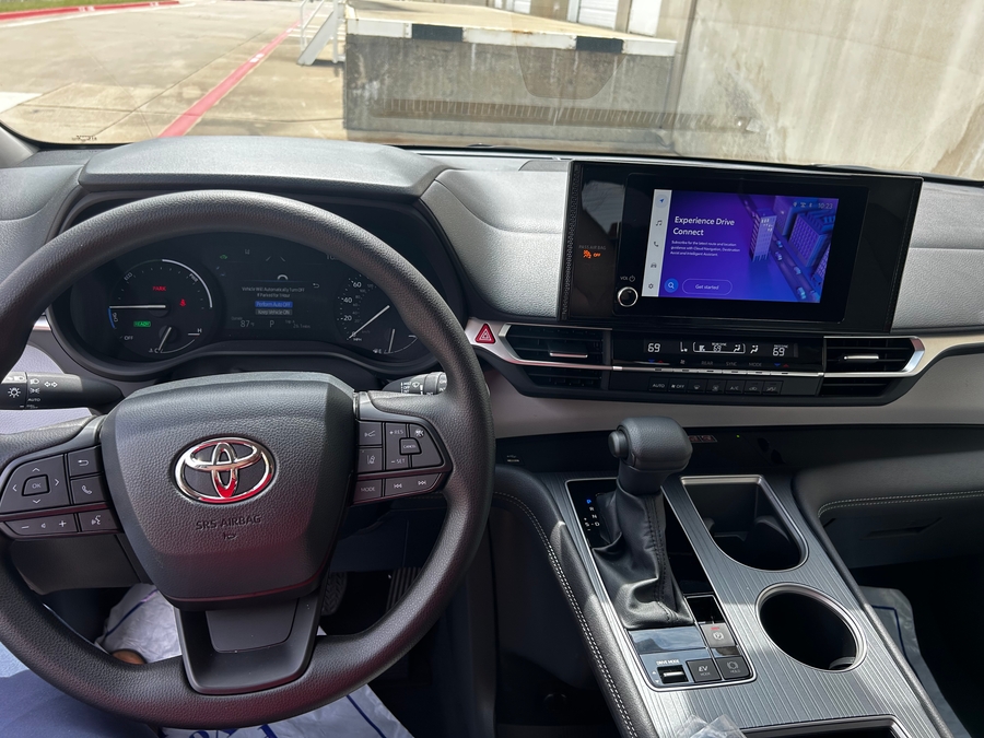 New 2026 Toyota Sienna Hybrid LE - Vantage Mobility Rear Entry Entry Fold Out Manual Ramp