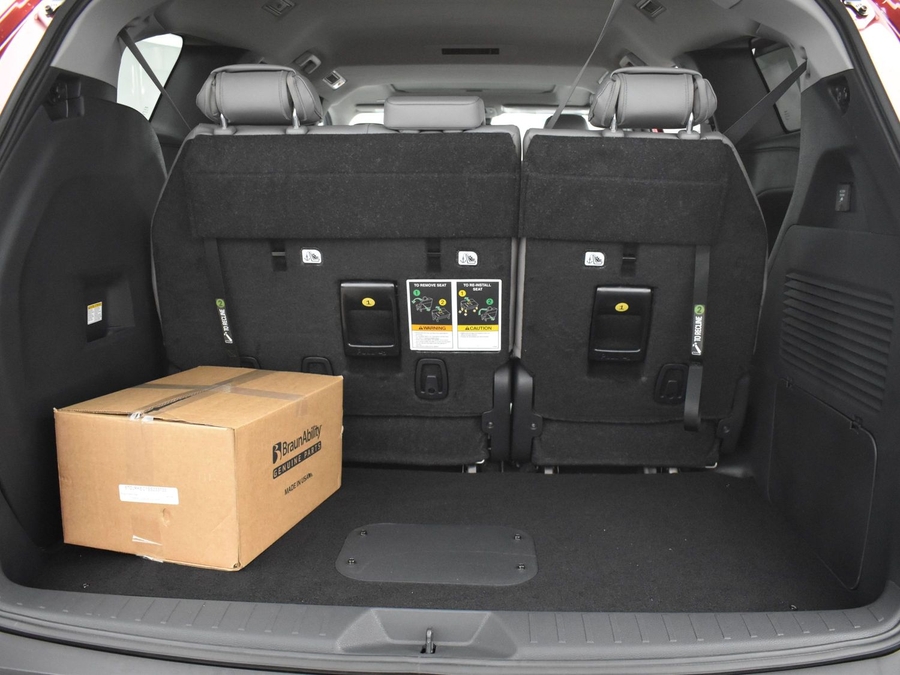 New 2025 Toyota Sienna Hybrid XLE Plus - BraunAbility Side Entry Entry Fold Out Automatic Ramp