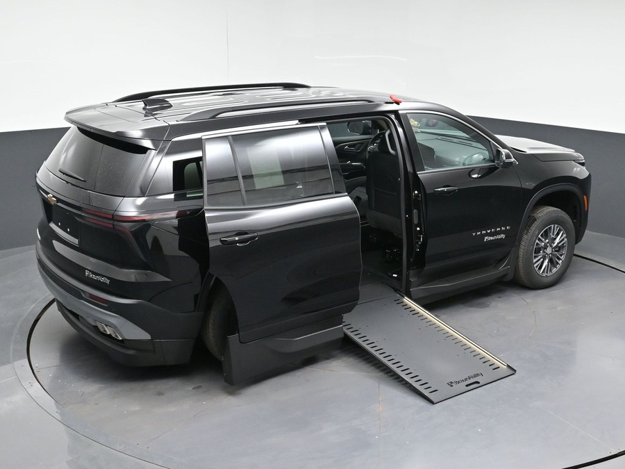 New 2026 Chevrolet Traverse 1LT - BraunAbility Side Entry In Floor Automatic Ramp