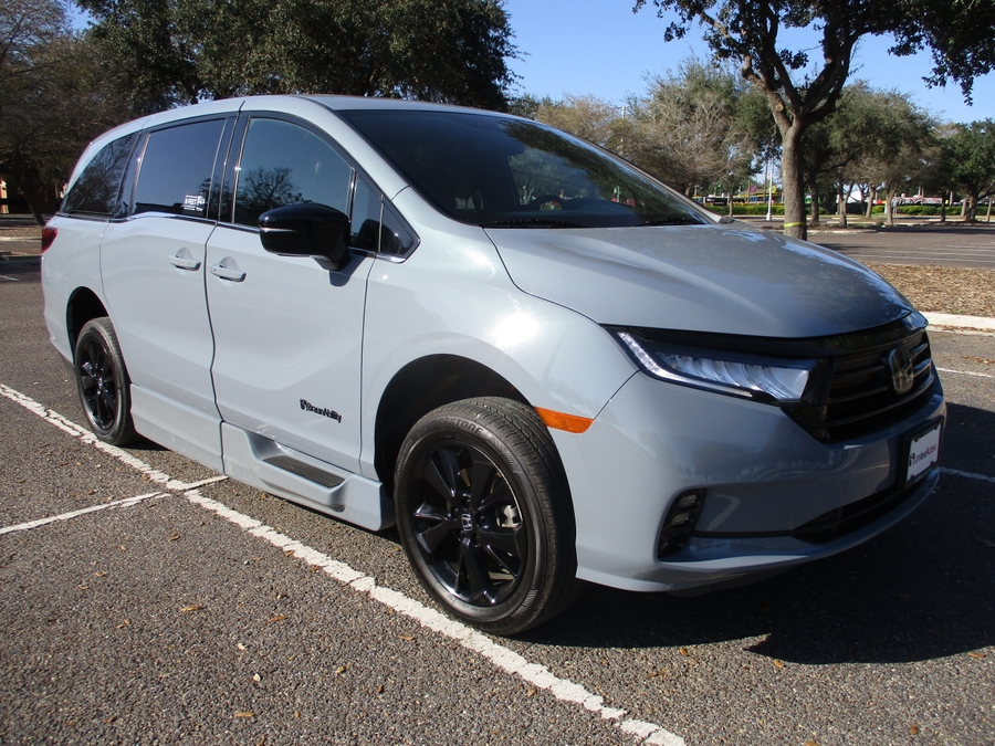 Used 2023 Honda Odyssey Sport - BraunAbility Side Entry Entry In Floor Automatic Ramp