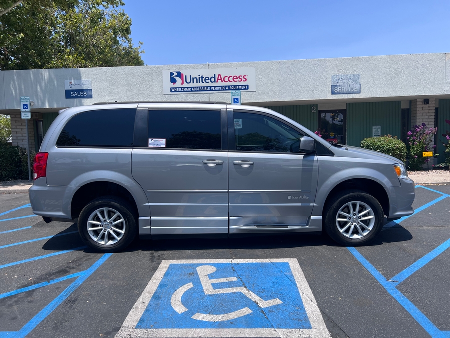 Used 2015 Dodge Grand Caravan SXT - BraunAbility Side Entry Fold Out Automatic Ramp