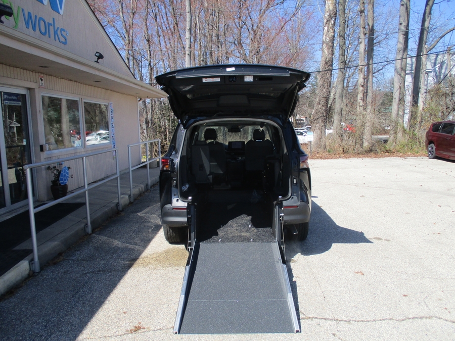 Black Toyota Sienna image number 10