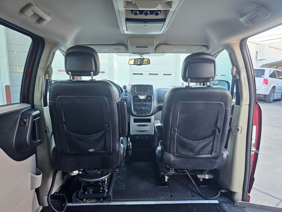  Chrysler Town and Country image number 13