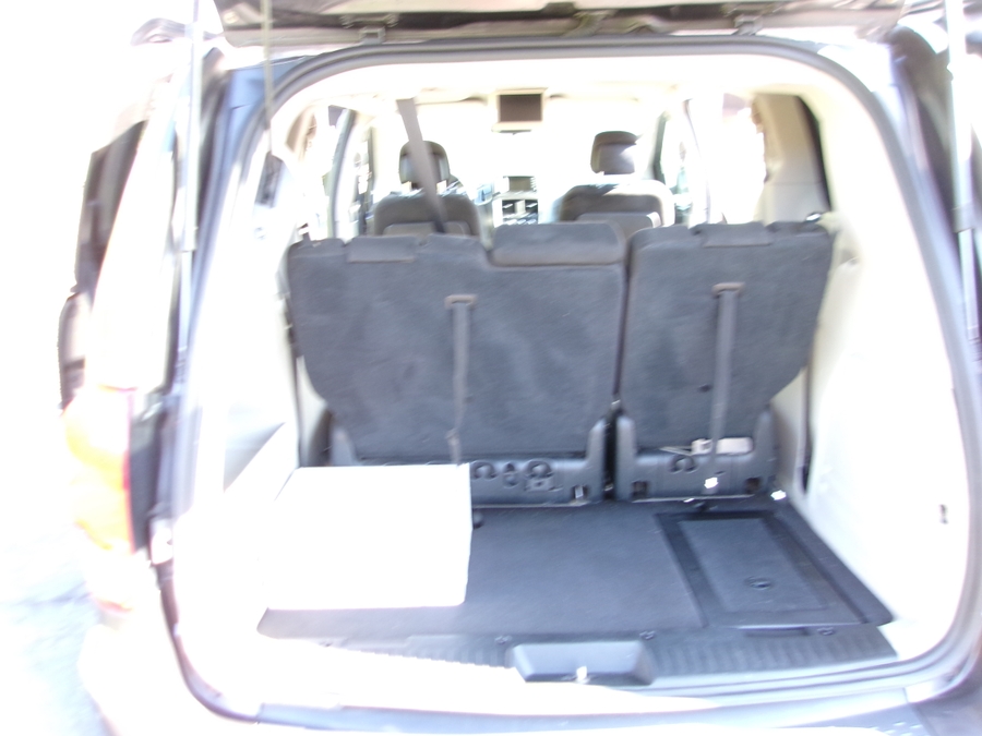 Grey Dodge Grand Caravan image number 1