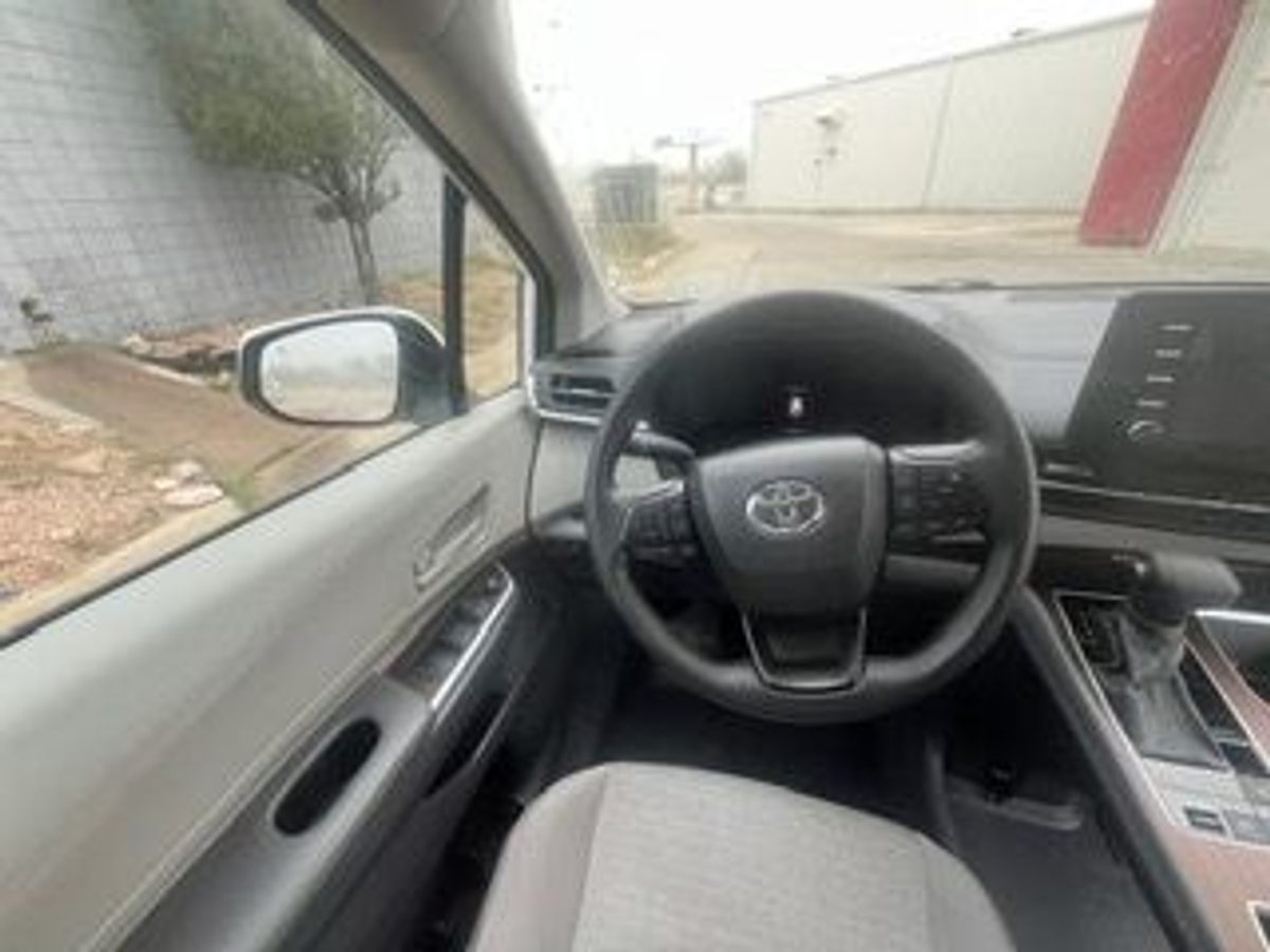 2024 TOYOTA SIENNA - Image 16