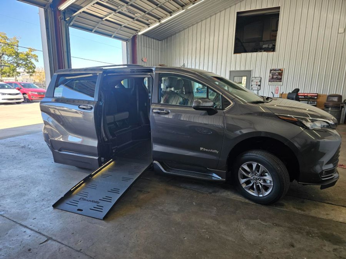 2025 TOYOTA SIENNA - Image 14