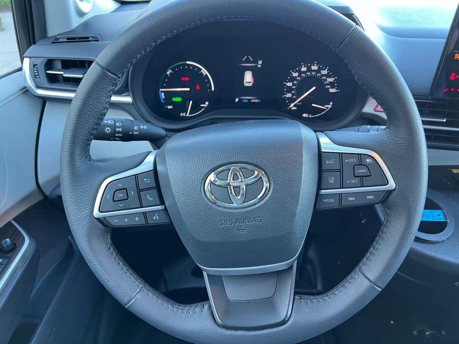 Used 2024 Toyota Sienna Hybrid XLE - BraunAbility Side Entry Entry Fold Out Automatic Ramp
