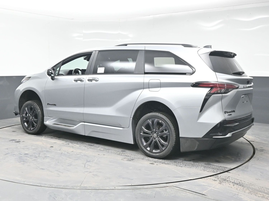 New 2025 Toyota Sienna Hybrid XSE Sport - BraunAbility Side Entry Entry Fold Out Automatic Ramp