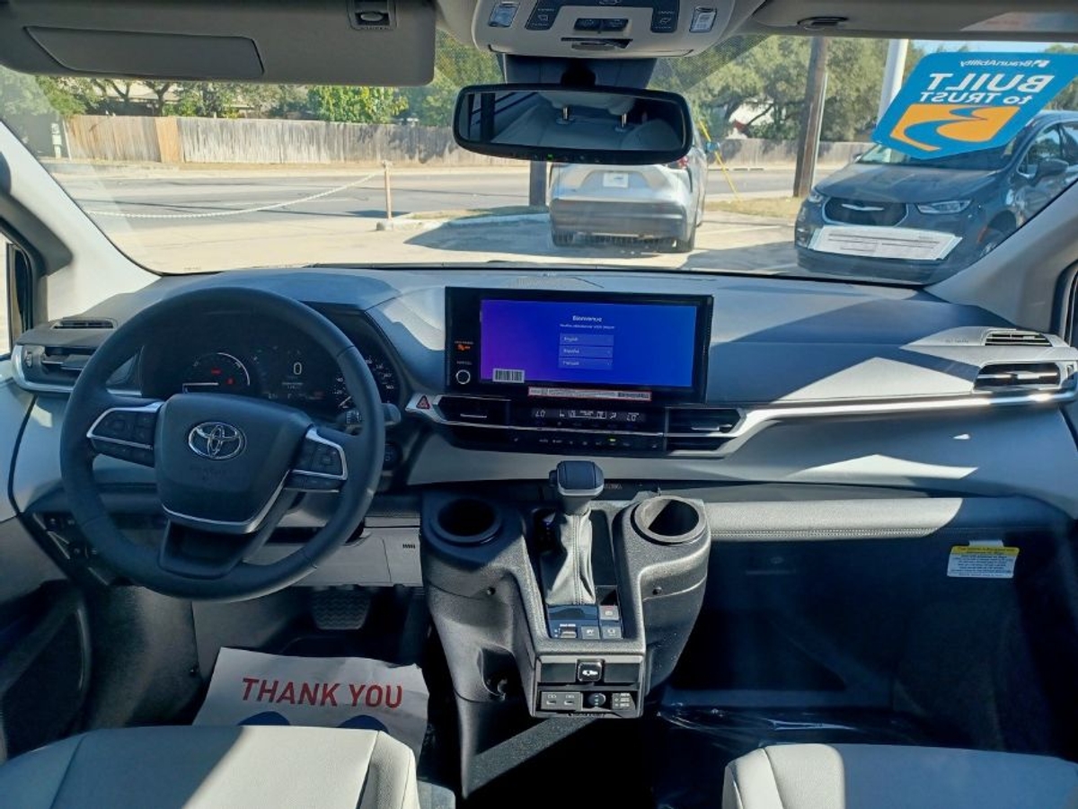 2025 TOYOTA SIENNA - Image 10