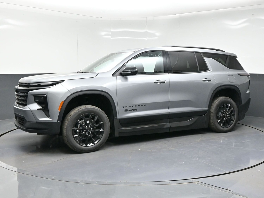 New 2026 Chevrolet Traverse 1LT Midnight - BraunAbility Side Entry In Floor Automatic Ramp