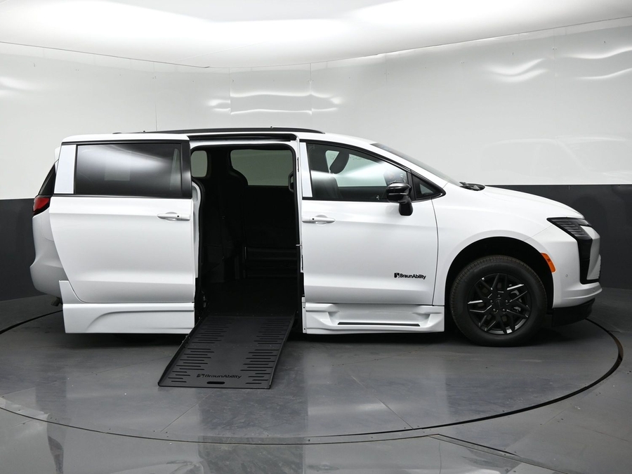 New 2027 Chrysler Pacifica Select Sport - BraunAbility Side Entry Fold Out Automatic Ramp
