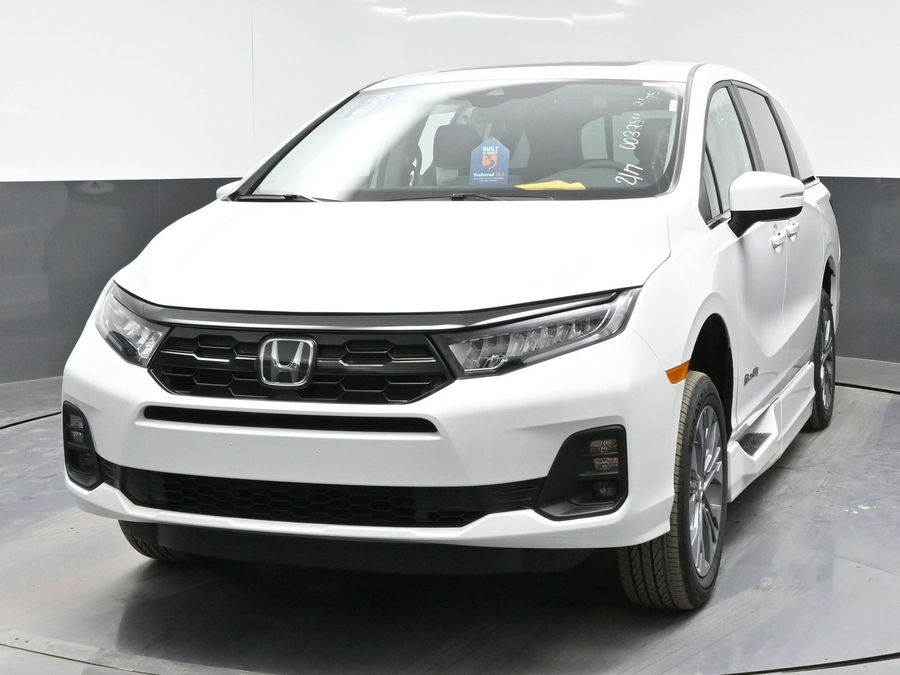 White Honda Odyssey image number 12