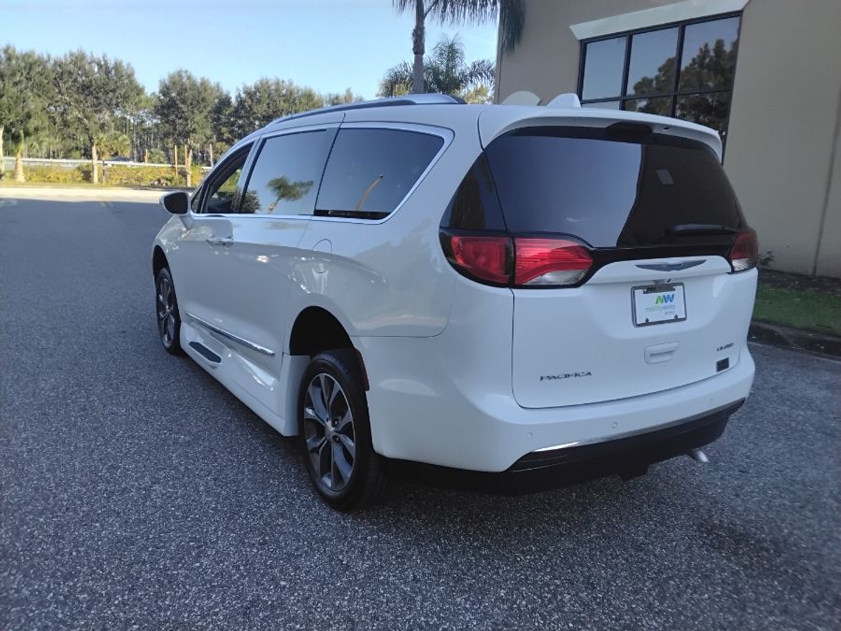 2017 CHRYSLER PACIFICA - Image 14