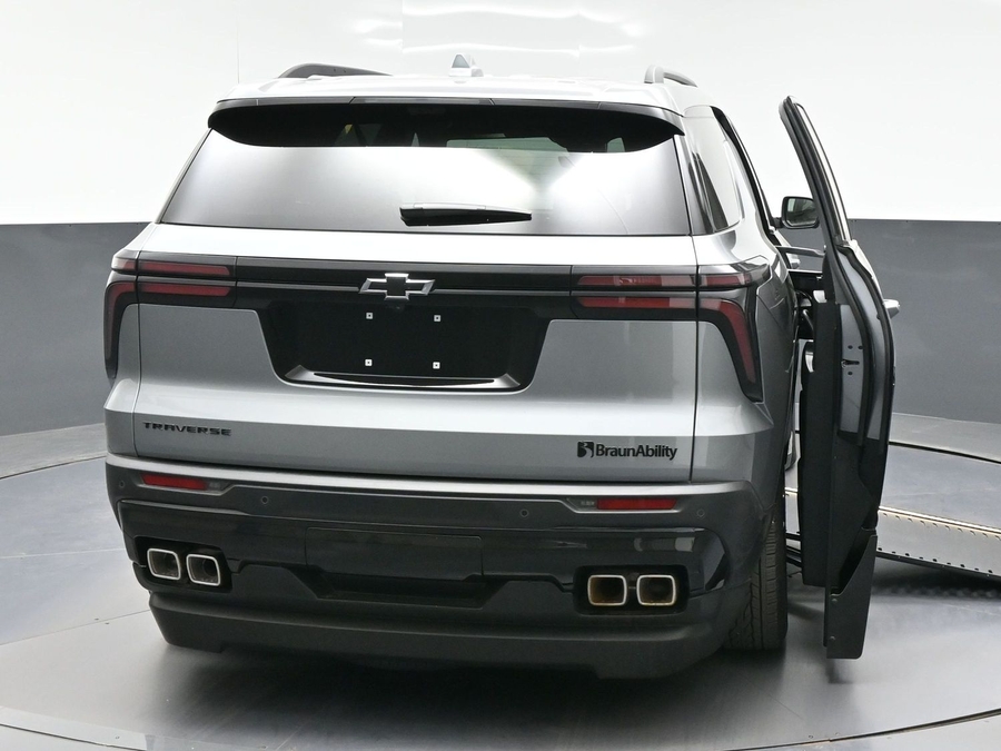 New 2026 Chevrolet Traverse 1LT Midnight - BraunAbility Side Entry Entry In Floor Automatic Ramp