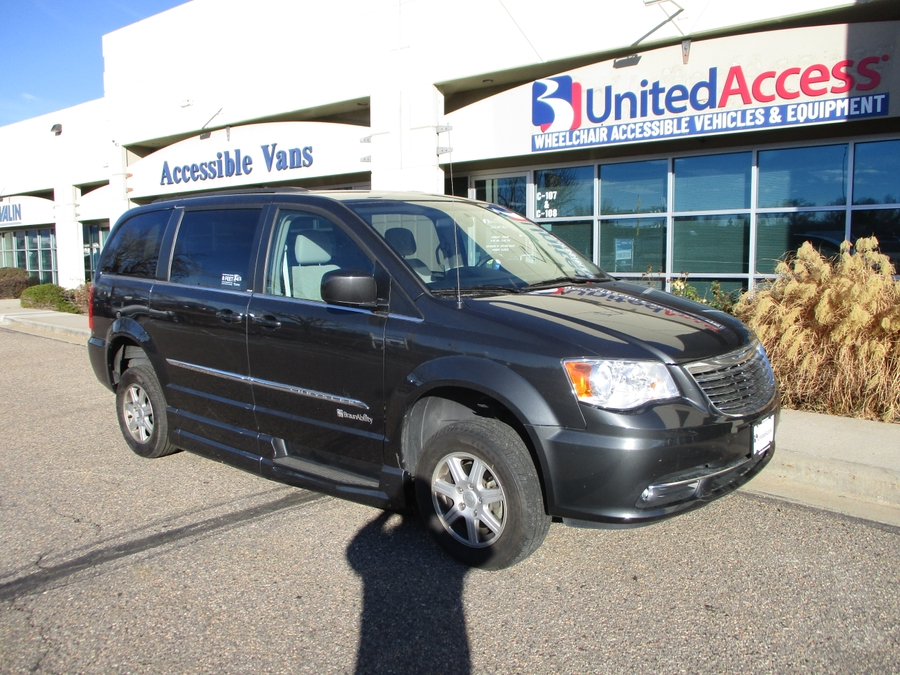 Used 2011 Chrysler Town and Country Touring - BraunAbility Side Entry Entry Fold Out Automatic Ramp