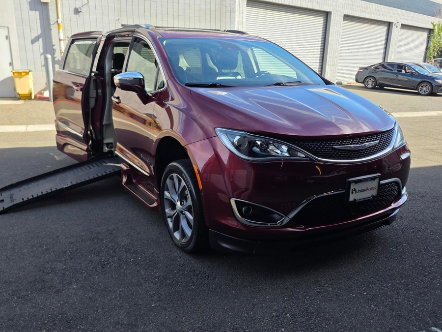 Used 2018 Chrysler Pacifica Limited - BraunAbility Side Entry Fold Out Automatic Ramp