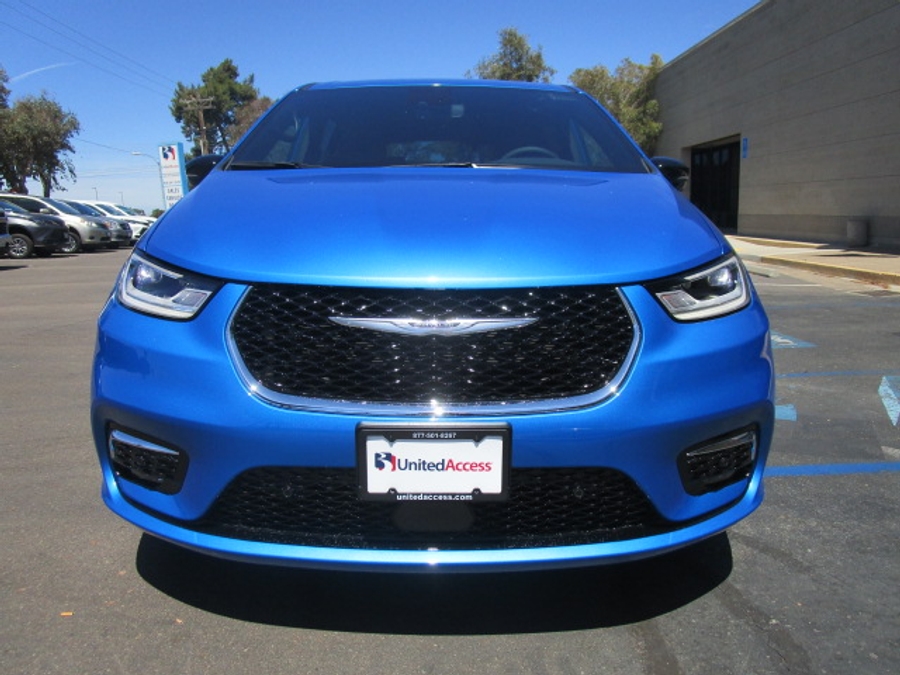New 2026 Chrysler Pacifica Select Safety - BraunAbility Rear Entry Entry Fold Out Manual Ramp