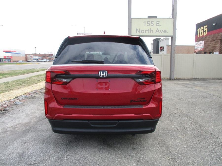 Red Honda Odyssey image number 4