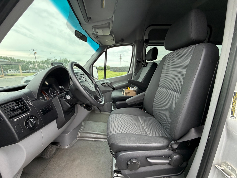  Mercedes-Benz Sprinter image number 16
