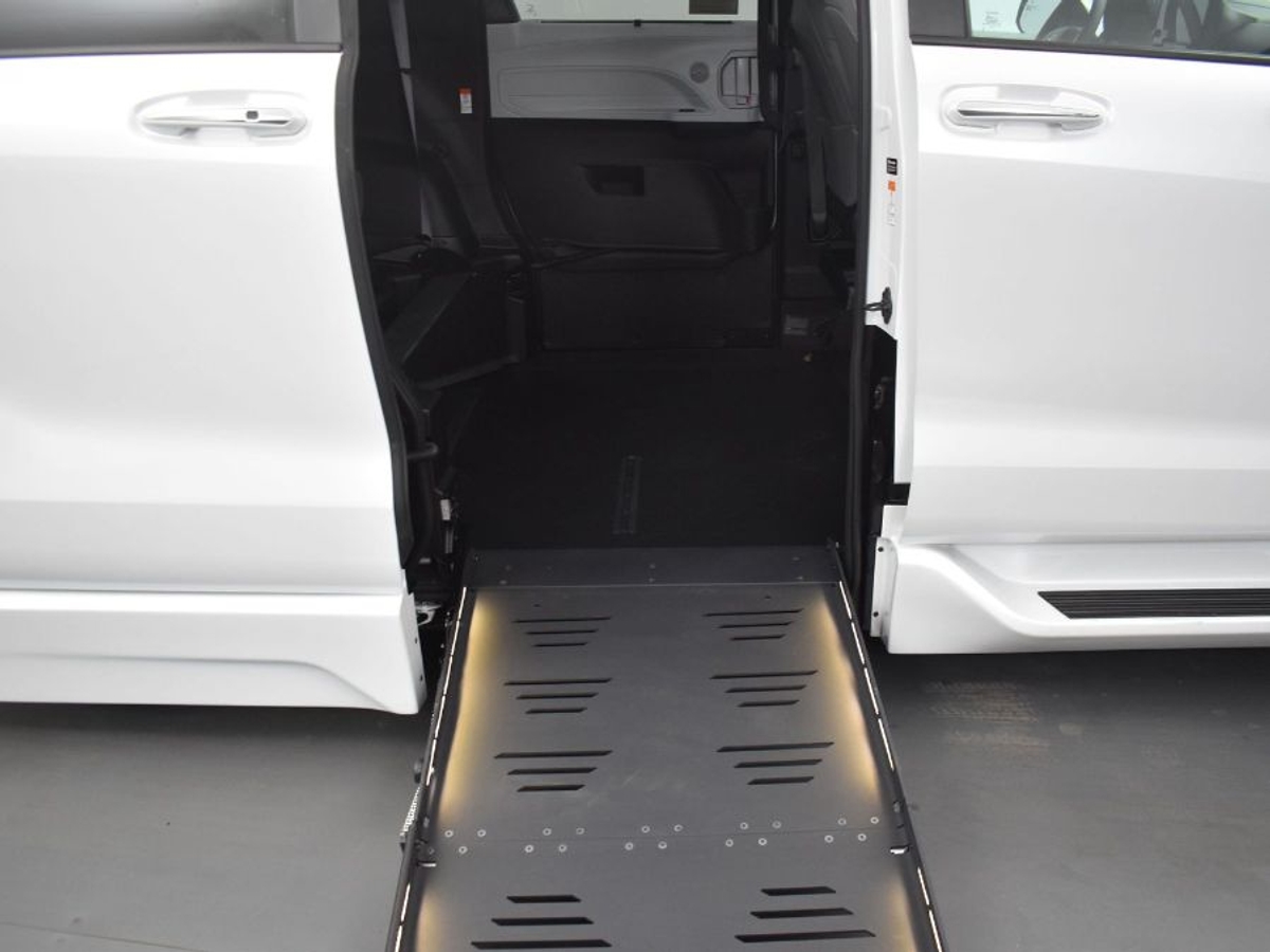 2025 TOYOTA SIENNA - Image 24