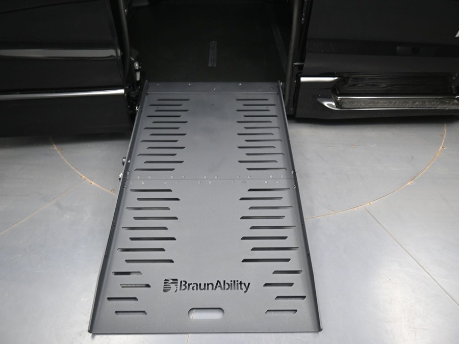 New 2026 Chrysler Pacifica Select Safety - BraunAbility Side Entry Fold Out Automatic Ramp