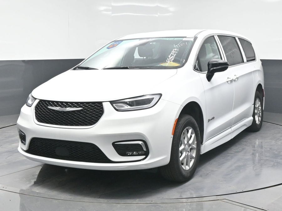 White Chrysler Pacifica image number 2