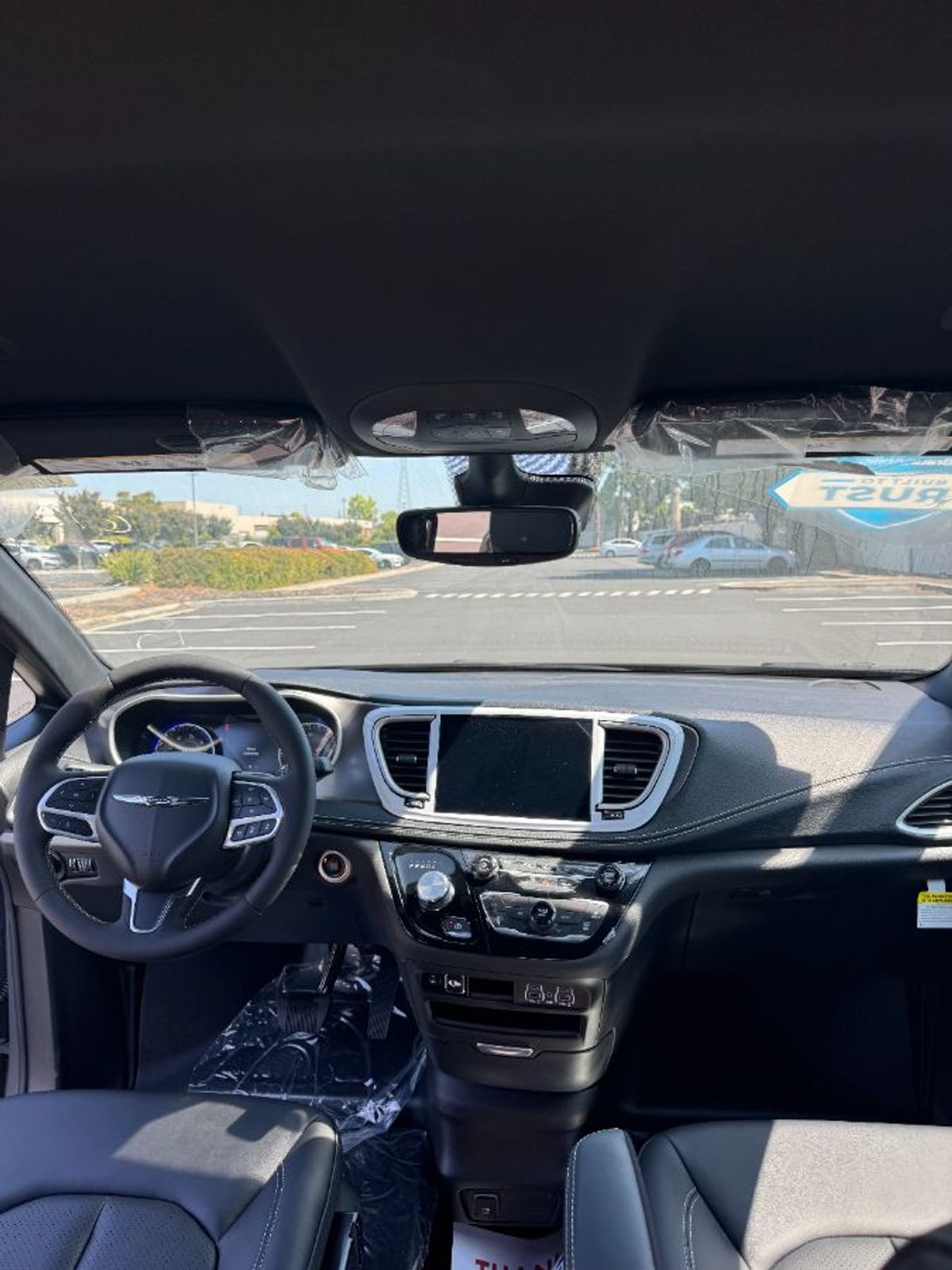 2025 CHRYSLER PACIFICA - Image 17