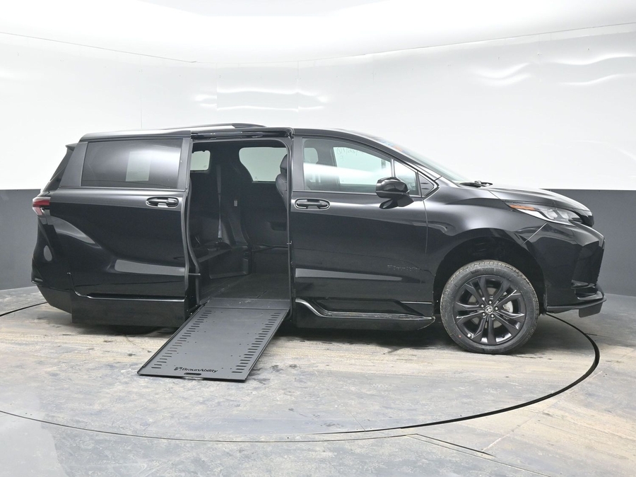 New 2026 Toyota Sienna Hybrid XSE Sport - BraunAbility Side Entry In Floor Automatic Ramp